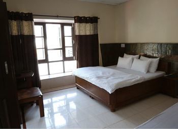 Goroomgo Hotel The Sojourn, Adharshila & Gulmohar Cottages Dharamsala Extérieur photo